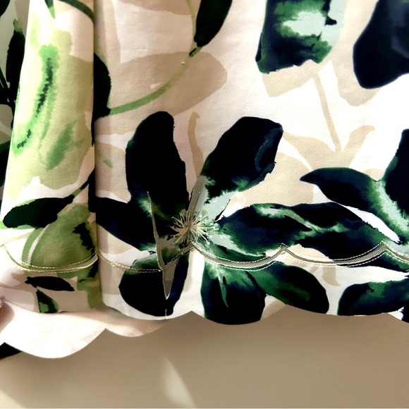 BRAND NEW Le Château floral off-the-shoulder dress with a minor defect! - Picture 5 of 5